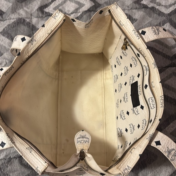 MCM White Monogram Tote Bag with Iconic Design - Picture 9 of 12